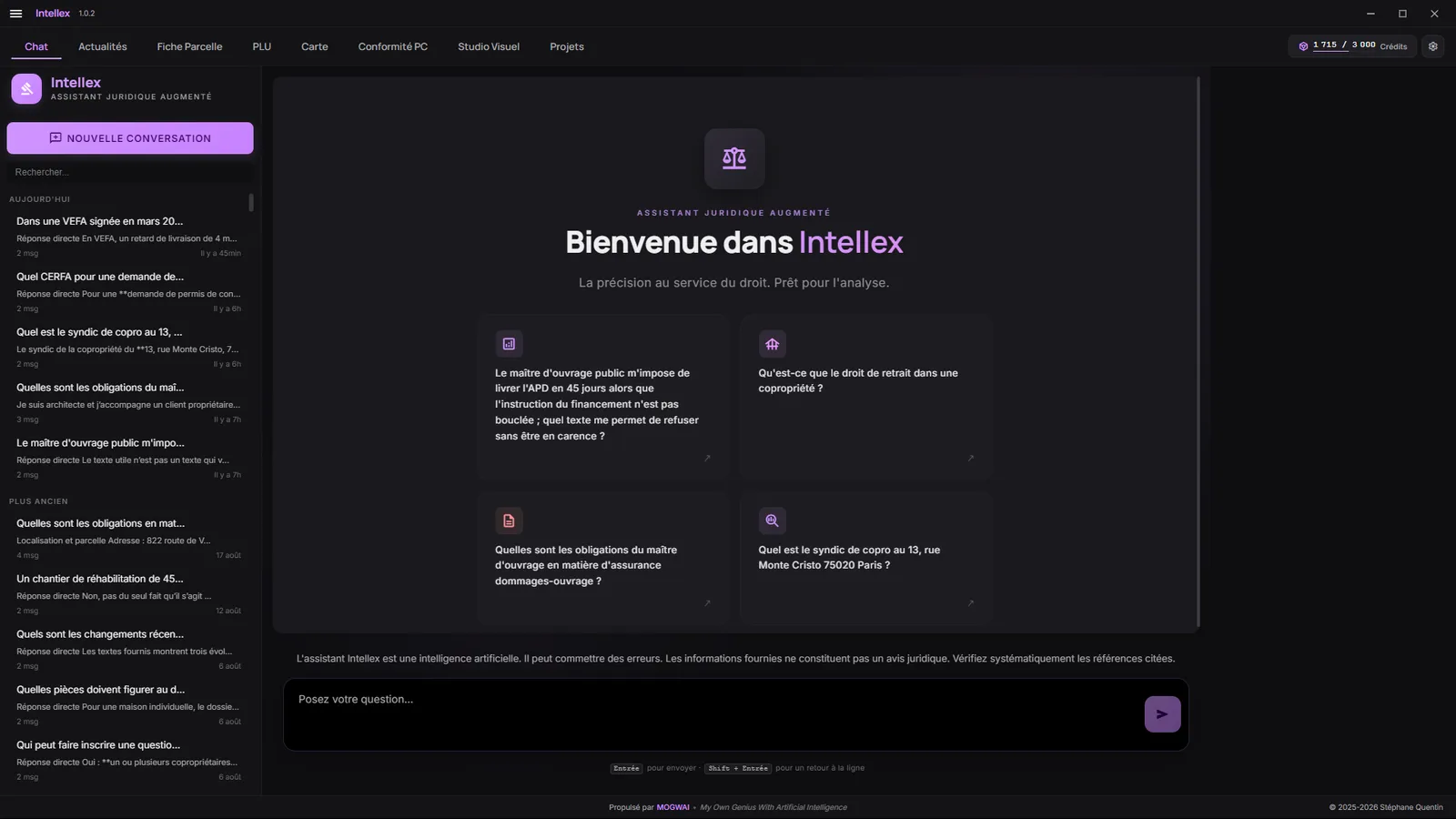 Capture d'écran de l'écran d'accueil du Chat Intellex, avec questions suggérées